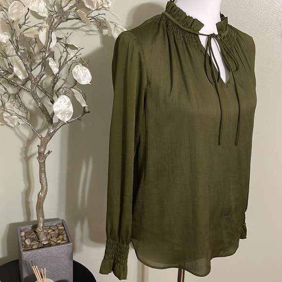 ANN TAYLOR GREEN BLOUSE - Picture 3 of 4